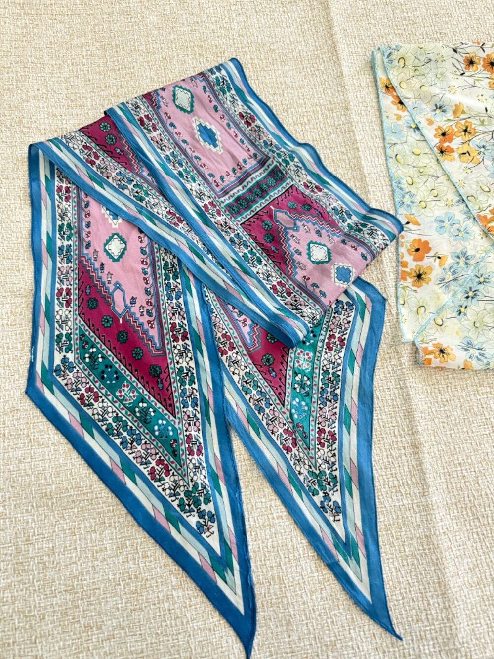Women's Scarves Lot of 2 vintage silk blue and white multicolor - Picture 8 of 10